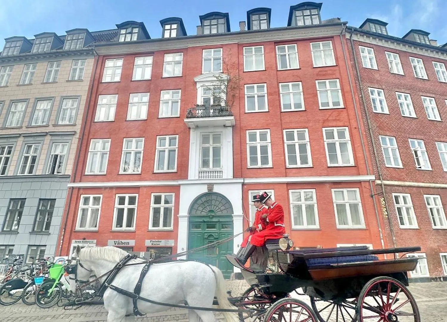 Deluxe 4 Bedrooms 180 M2 Canal View Prime Location Copenhagen Apartment