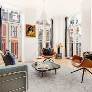  Apartment Sanders Leaves - Pleasant Four-bedroom In Downtown